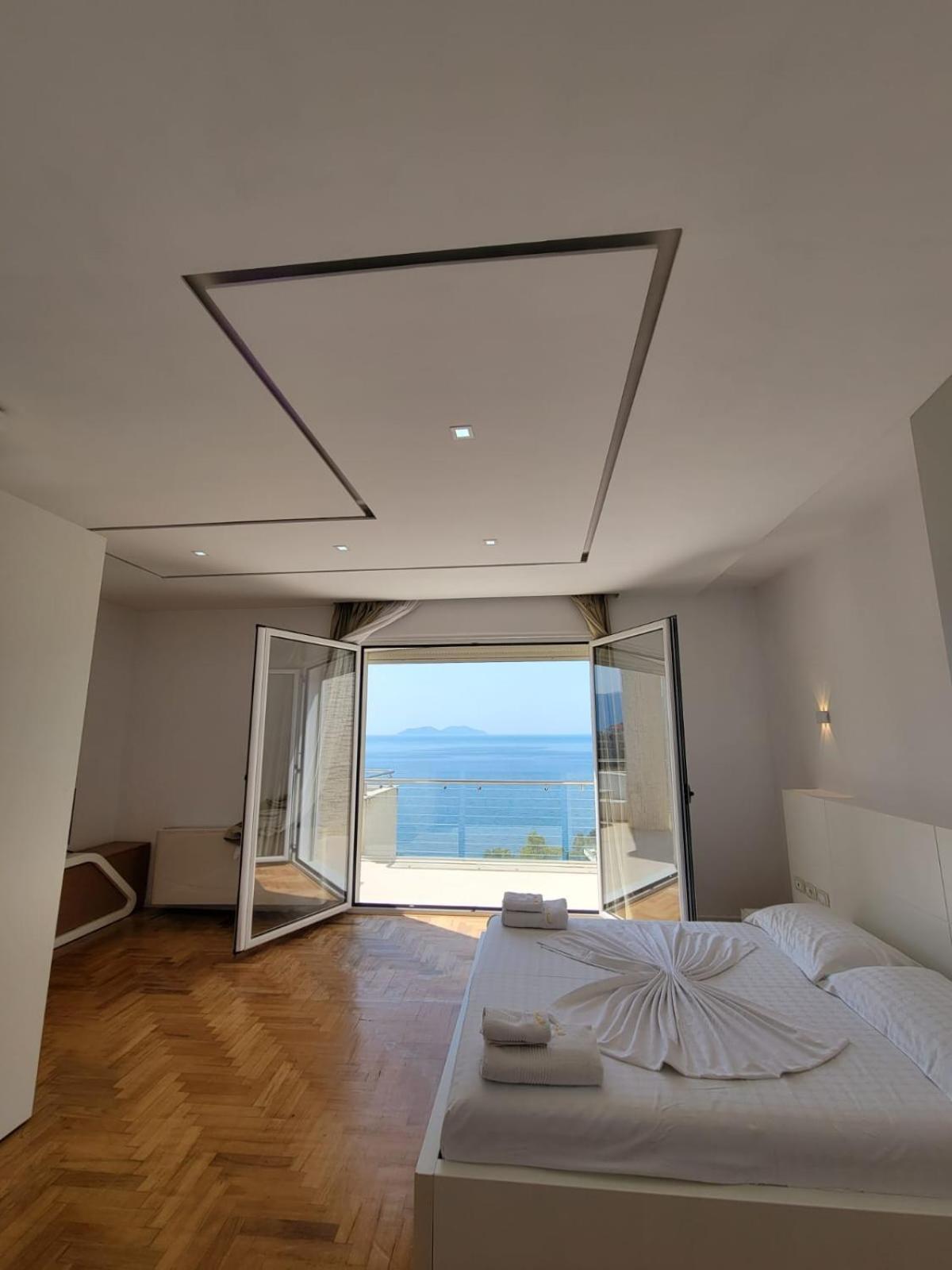 Thea * Vlorë