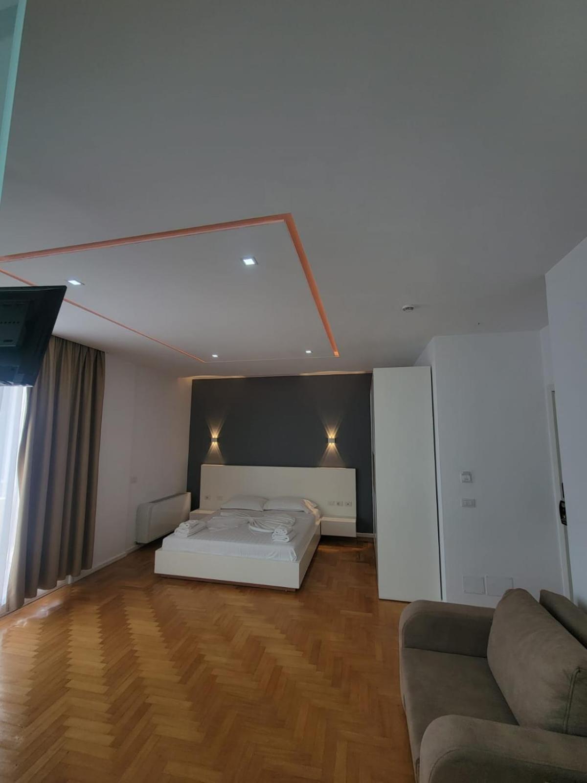 Thea Hotel *