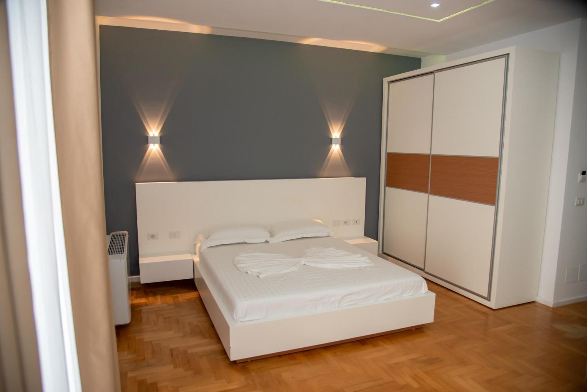 Thea Hotel *
