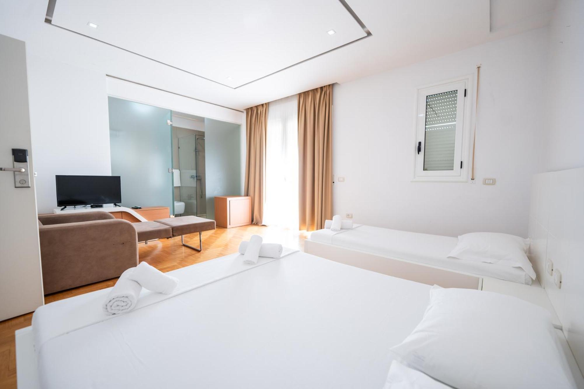 Hotel Thea *